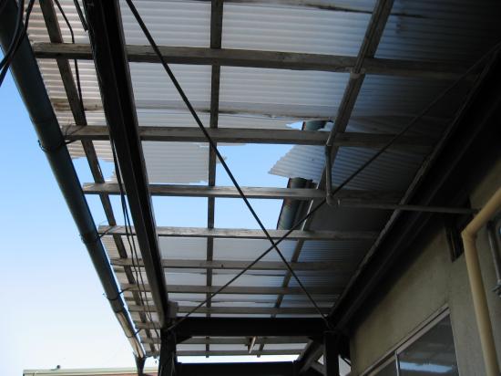 波板屋根の補修