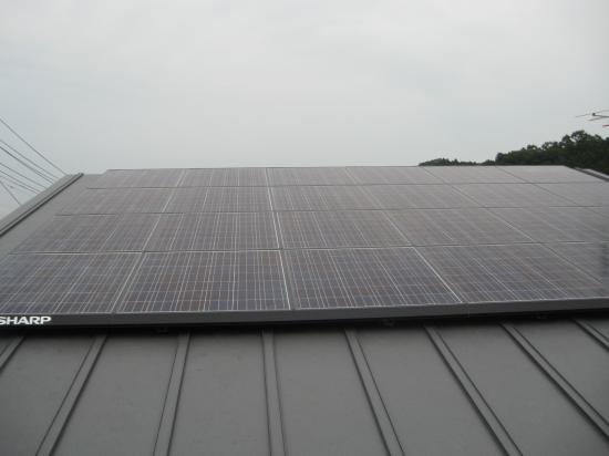 板金葺き屋根への太陽光発電設置