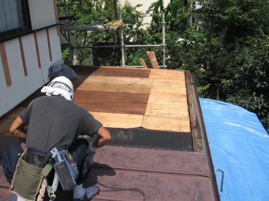 長尺トタン屋根の部分葺き替えです