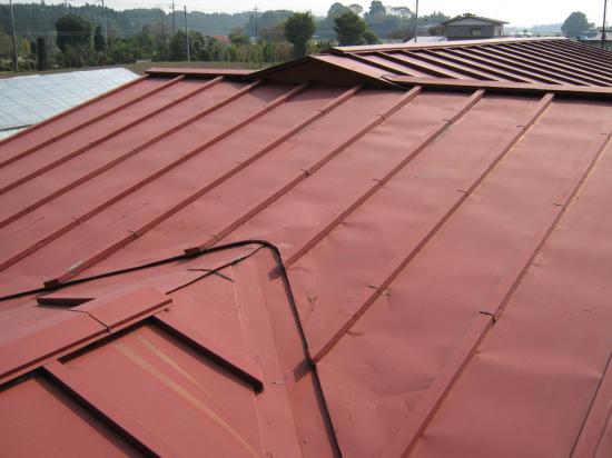 トステムの屋根材　T・ルーフ（ペッパー色）です。