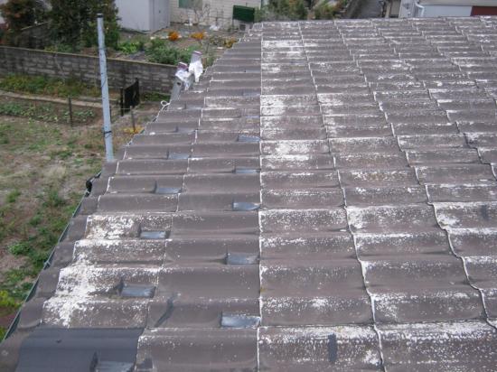 軽量波型状屋根材をT・ルーフに葺き替えます。